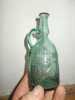 Antik népi formába fújt szakított pálinkás üveg