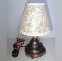 Régi, bronz vagy réz figurális asztali lámpa + iparművészeti lámpaernyő búra ernyő lámpabúra