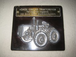 A Vörös Csillag Traktorgyár  Törzsgárda  plakettja 143 x 130 x 25 mm az 50- es évekből  