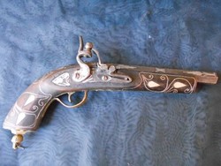 19.századi balkáni kovás pisztoly.Ezüst díszítéssel.Ritka.