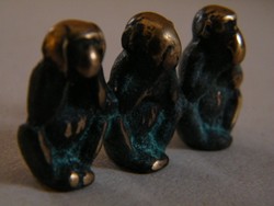 Kis patinás réz figura, három majom 