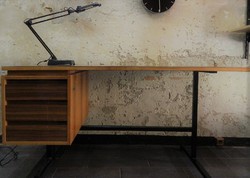 Retro / mid century fém vázas íróasztal
