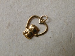 KK188 -  9 karátos arany szívben hintázó maci medál