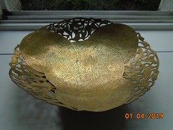 Nagy,áttört,cizellált Perzsa Iszlám réz kínáló 3 lábon 28,5x6 cm
