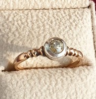 Arany gyűrű gyémánt kővel 