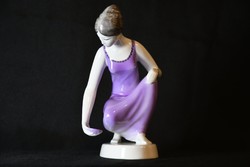 Hollóházi porcelán -  merítő nő - a nagyi vitrinéből - hölgy lila ruhában