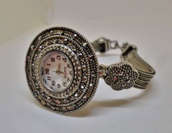 Csodaszép régi markazitos ezüstözött  női óra