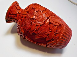 Kínai cinóber váza 10,5 cm.