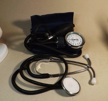 Kézi vérnyomás mérő sztetószkóppal  
