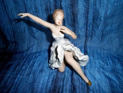 Wallendorf porcelán térdeplő balerina nagyon szép állapotban