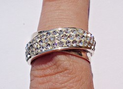 8 mm. széles, sok fehér köves ezüst gyűrű