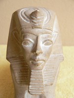 Egyiptomi szobor kővől