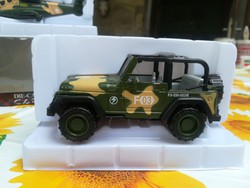 Katonai dzsip-autó modell 1:64 dobozában új 
