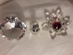 Üveg díszüvegek- tavirózsa, gyémánt csiszolású levélnehezék és kis parfümös üveg