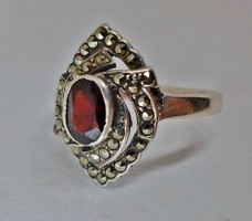 Csodaszép régi ezüst gyűrű gránát és markazit