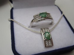 Minimalista ezüst gyűrű és medál nyaklánccal csodaszép, valódi fűzöld smaragd kővel
