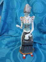 Himző woman - Hólloháza porcelain sculpture.