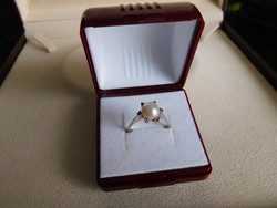   Arany 18 k Női gyűrű tenyésztett gyöngy+brillekkel  3 gr 