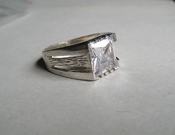 Ezüst uniszex gyűrű, nagy, négyzet alakú csillogó kővel