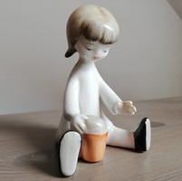 Hollóházi art deco porcelán figura, homokozó kislány