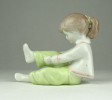 0X082 Jelzett Aquincumi porcelán kislány figura