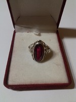 Régi ezüst gyűrű piros kővel