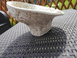 Ceramic fruity bowl with special shape