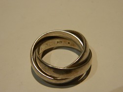 Esprit egységet szimbólizáló ezüst gyűrű.