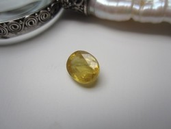 Ritkaszép 1,5 karátos sárga zafír drágakő 7,6 mm-es fazettált