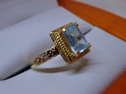Szép art deco akvamarin kővel és gyémántokkal arany gyűrű