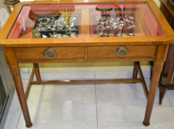 Display table