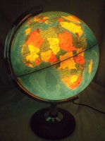 Földgömb - NAGY - 45 x 35 cm  NÉMET - FA TALPPAL - gyönyörű színekkel - szép állapot