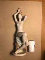 Hollóházi porcelán ülő női akt