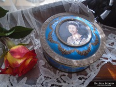 Régi kekszes fém doboz Erzsébet királynővel. 