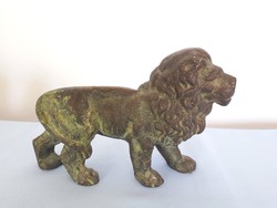 Réz oroszlán figura, 2,27 kg