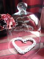 Szépséges régi üvegbúra, üvegharang + gyöngyös szív dísz ajándék 