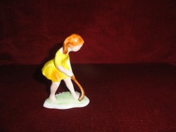 Figurative statue from Bodrogkeresztúr, girl raking, 11.5 cm high. There are good ones. !