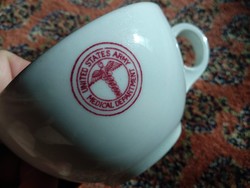 Antik porcelán kávéscsésze az Amerikai Hadsereg ellátmányából