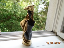 Akt lepellel kalappal modern szobor-váza,opulensen aranyozott, kézzel készült virágokkal-32 cm