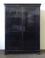 0X559 Antik nagyméretű fekete ruhásszekrény 200 cm