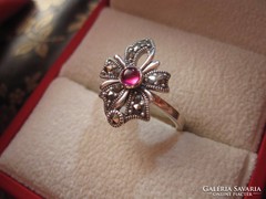 Mesés antik ezüst rubin szalagcsokros markazitos gyűrű