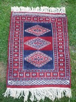 Kis méretű perzsa szőnyeg 62 x 47 cm.