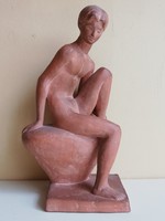 Lesenyei Márta terrakotta férfi akt