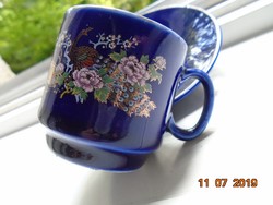 Arany páva páros és színes virág mintákkal kobaltkék jelzett japán kávés csésze alátéttel
