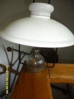 Csüngős régi kocsmai vagy paraszt petróleum lámpa tejüveggel