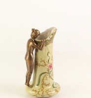 “Kútba néző”nő bronz- porcelán váza-kiöntő
