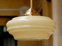 Art deco  -  Bauhaus réz mennyezeti lámpa  -  lépcsőzetes formájú vajszínű búra