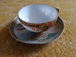 Japán porcelán csésze-aljával, festett díszítésekkel