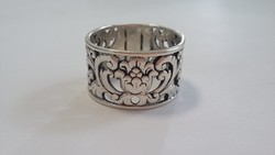 Széles mutatós ezüst gyűrű