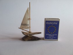 Régi, retró Balaton feliratú mini, miniatűr vitorlás hajó emléktárgy, dísztárgy-kagylóból készült